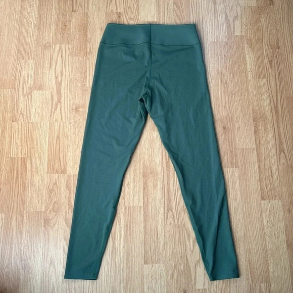 Uniqlo Green Leggings | Olive Green Leggings | Sage Green Leggings | Green - Picture 5 of 8